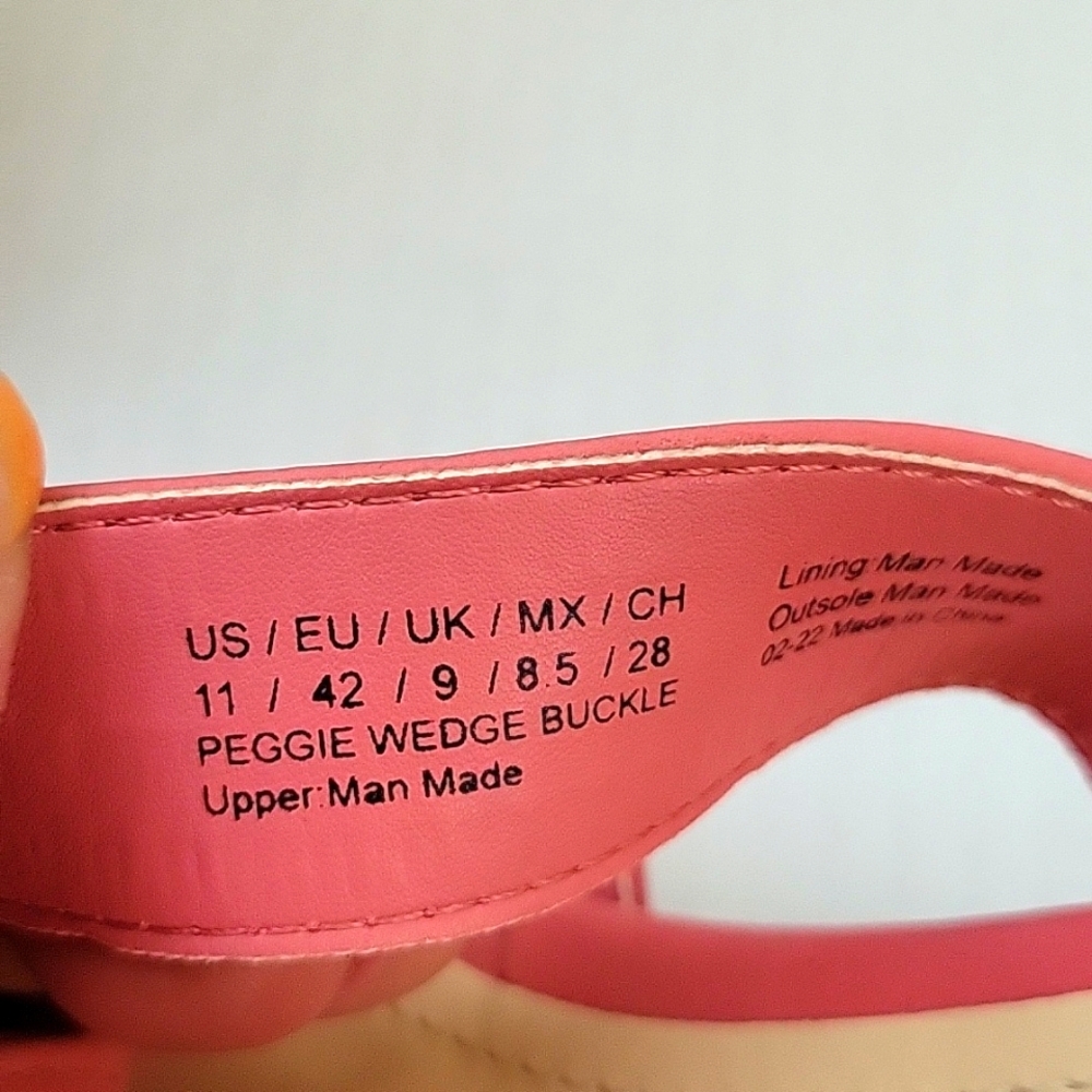Kenneth Cole Reaction Peggie Wedge Buckle Womens Wedges Slip On. Size 11. Coral - Picture 2 of 8